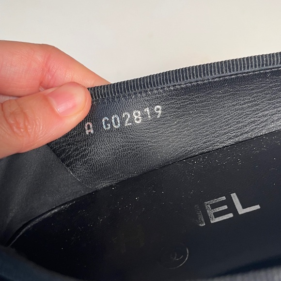 CHANEL Black Leather Loafers with Bow - Picture 13 of 13